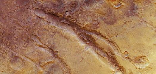 Surface fractures on Mars